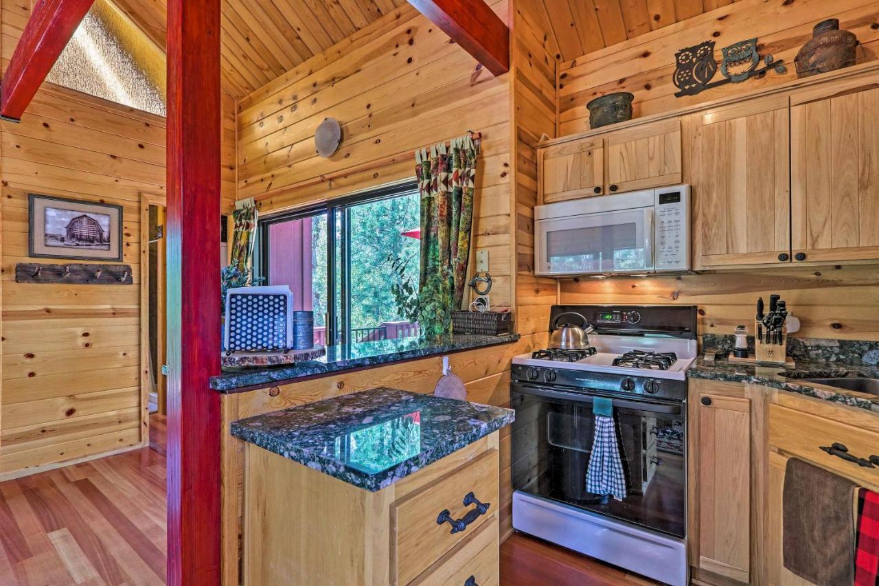 Romantic Strawberryandpine Studio Cabin With Deck! ภายนอก รูปภาพ